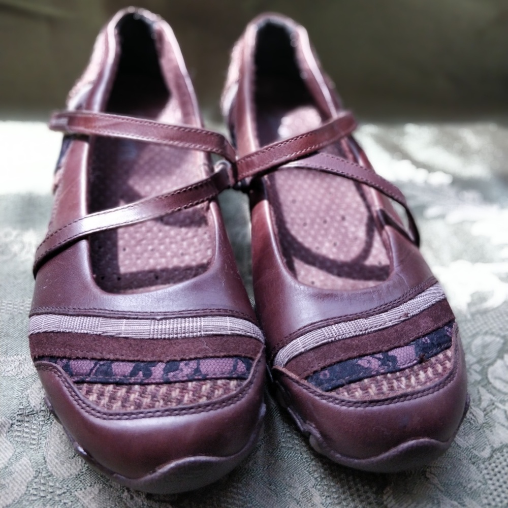 Sketchers Mary janes walking shoes